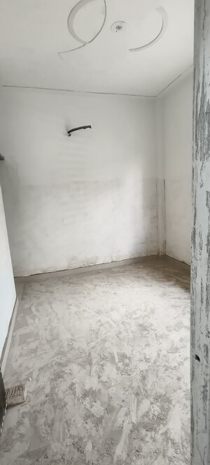 Room in 2 BHK Independent House at Sector 52 – for Sale