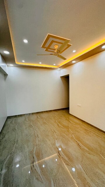 Room in 3 BHK Apartment at Juhu – for Rent