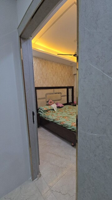 Furnished Amenities in 3 BHK Apartment at Mati Apartments, Gyan Khand I – for Rent