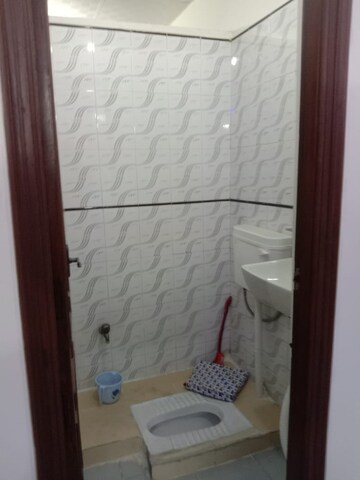 Bathroom in 1 BHK Apartment at Vaishali Sector 5 – for Rent