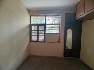 Room in 1 BHK Apartment at Vaishali Sector 5 – for Rent