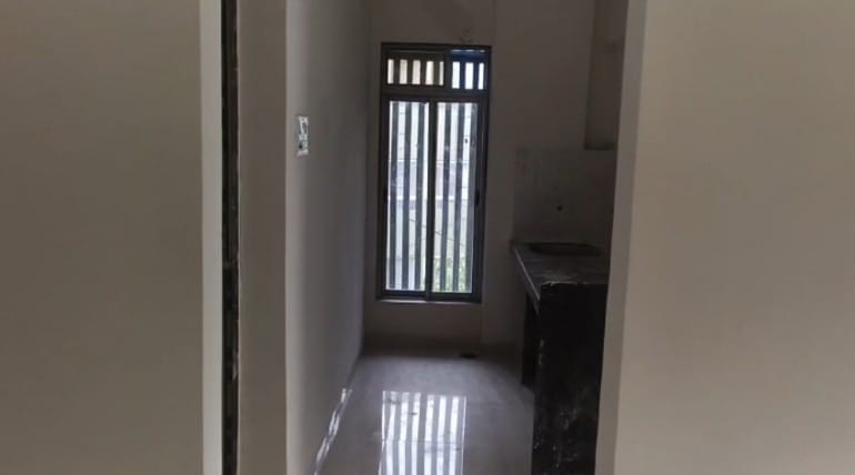 1 BHK + Servant Room 400 Sq.Ft. Apartment in Dahiwali CHS