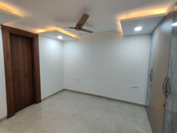 Room in 4 BHK Builder Floor at Vipul World Floors, Sector 48 – for Rent