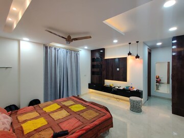 Bedroom in 4 BHK Builder Floor at Vipul World Floors, Sector 48 – for Rent