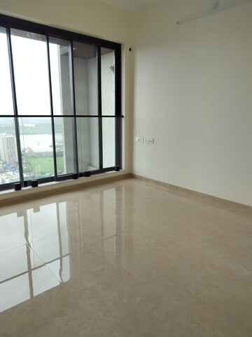Room in 2 BHK Apartment at Lodha Venezia, Parel – for Rent