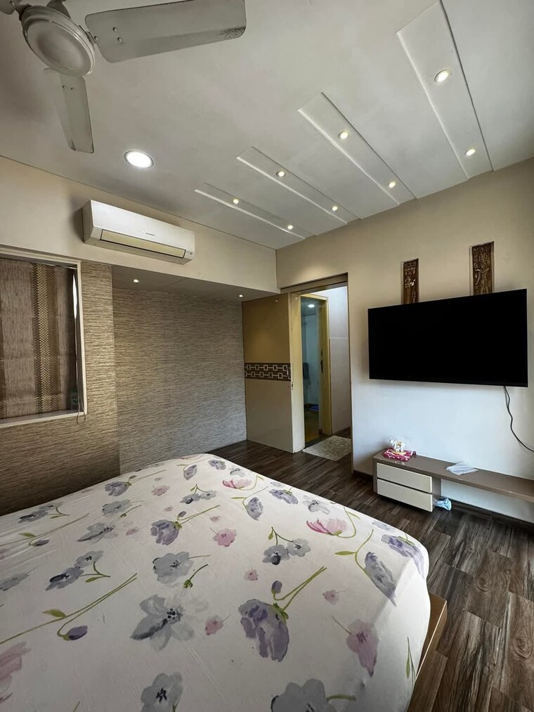 Bedroom, lodha-splendora 4 Bedroom 2000 Sq.Ft. Apartment In Ghodbunder Road Thane 8382603