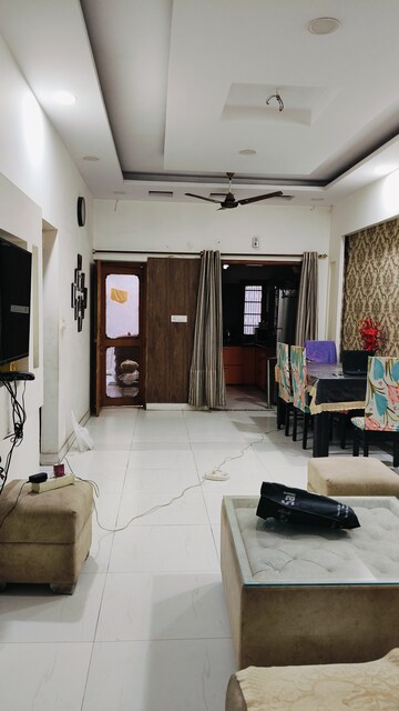 Living Room in 2.5 BHK Builder Floor at Sector 16 – for Rent