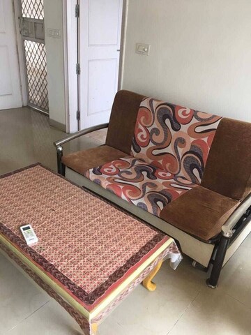 Bedroom in 2 BHK Apartment at Farihills Apartment, Sector 21d – for Rent