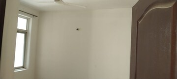 Room in 3 BHK Apartment at Omaxe R2, Gomti Nagar – for Rent