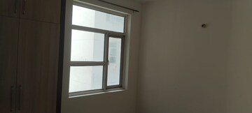 Room in 3 BHK Apartment at Omaxe R2, Gomti Nagar – for Rent