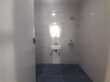 Bathroom in 4 BHK Apartment at Ardee City, Sector 52 – for Rent