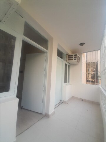 Room in 4 BHK Apartment at Ardee City, Sector 52 – for Rent