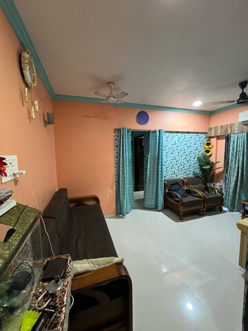 Room in 1 BHK Apartment at SMGK Associates Woods Platina, Jogeshwari West – for Rent