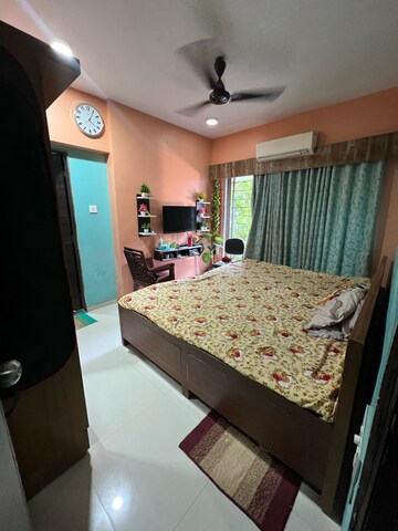 Room in 1 BHK Apartment at SMGK Associates Woods Platina, Jogeshwari West – for Rent