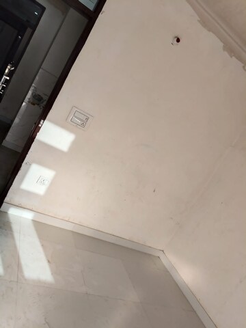 Furnished Amenities in 2 BHK Builder Floor at Dwarka Mor – for Rent