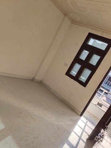 Furnished Amenities in 2 BHK Builder Floor at Dwarka Mor – for Rent