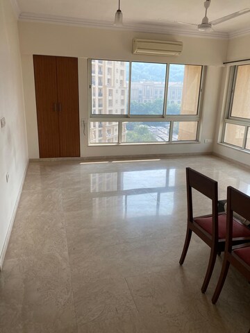 Room in 3 BHK Apartment at Hiranandani Glen Dale, Powai – for Rent