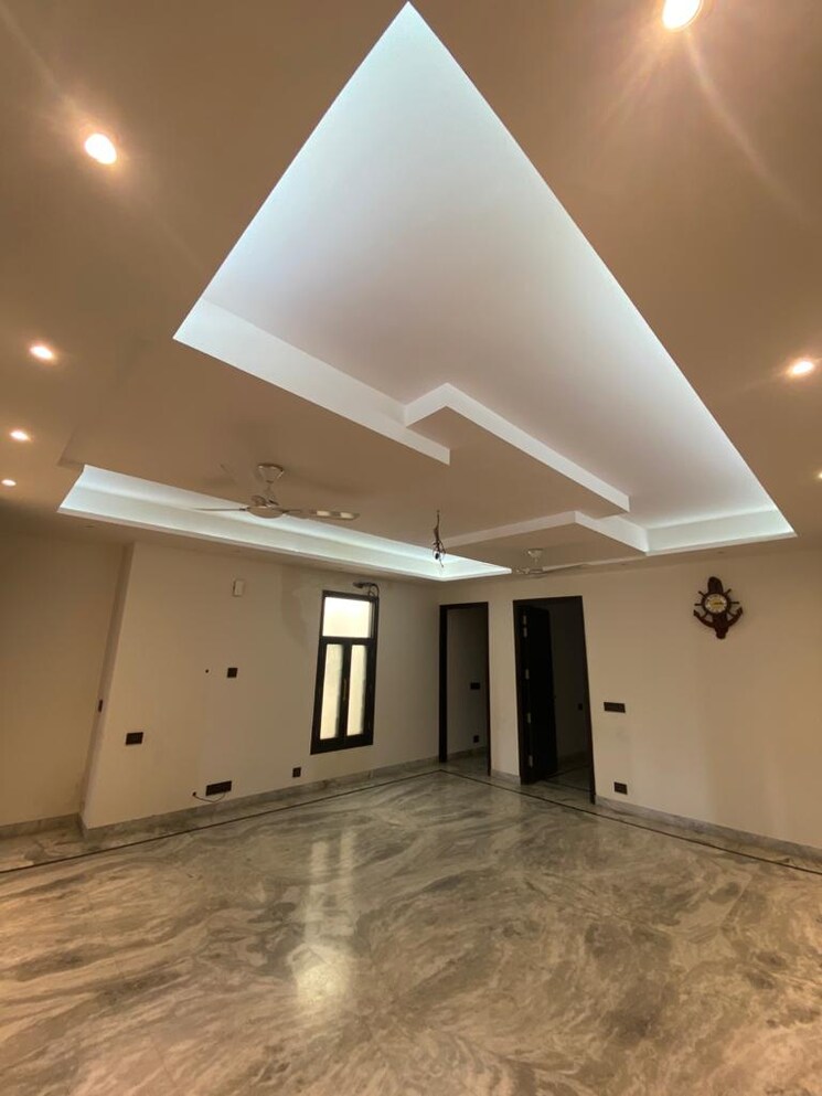 Room, bptp-discovery-park 3 Bedroom 2440 Sq.Ft. Apartment In Sector 80 Faridabad 8383237