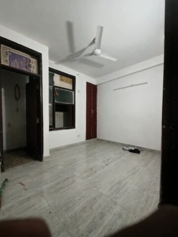 Room in 2 BHK Builder Floor at Paryavaran Complex – for Rent