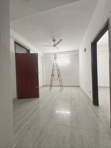 Room in 2 BHK Builder Floor at Paryavaran Complex – for Rent
