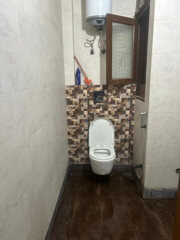 Bathroom in 1 RK Builder Floor at Sector 15 – for Rent