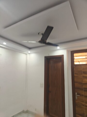 Furnished Amenities in 3 BHK Builder Floor at Dwarka Mor – for Rent