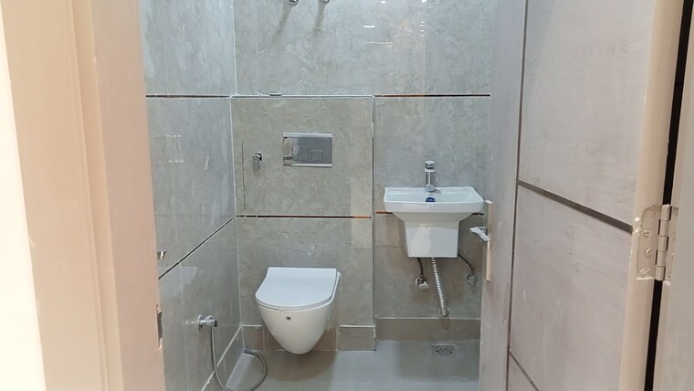 Bathroom, palam colony 3 Bedroom 830 Sq.Ft. Builder Floor In Palam Colony Delhi 8383370