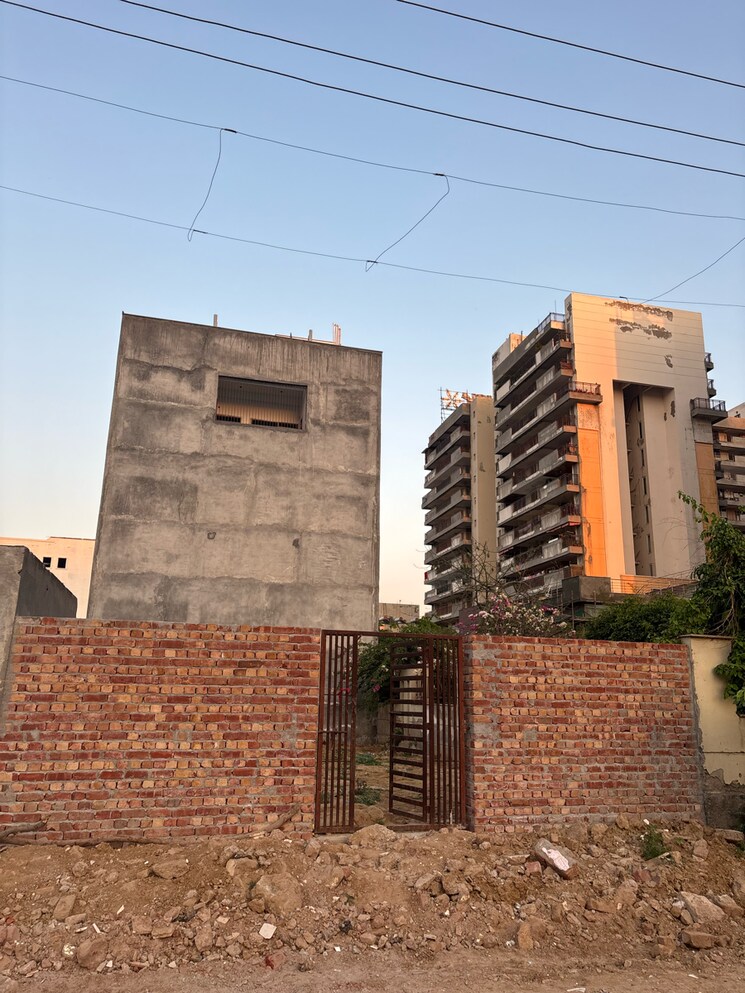 Listing Cover Image
