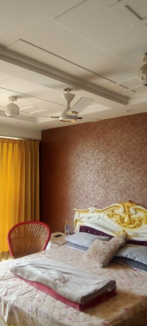 Room in 4 BHK Apartment at Sector 8 – for Sale