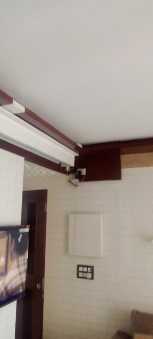 Room in 4 BHK Apartment at Sector 8 – for Sale