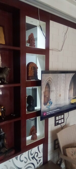 Room in 4 BHK Apartment at Sector 8 – for Sale