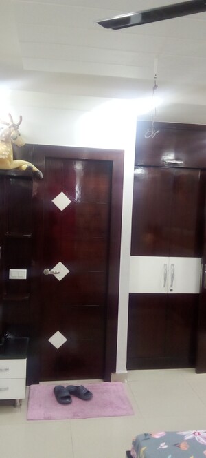 Furnished Amenities in 3 BHK Apartment at Parker White Lily, Sector 8 – for Sale