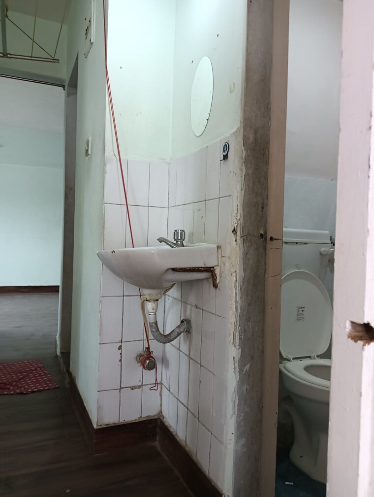 Bathroom, vasant-vihar-complex 2 Bedroom 603 Sq.Ft. Apartment In Pokhran Road No Two Thane 8383811