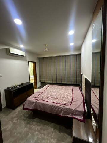 Bedroom in 3 BHK Apartment at Oberoi Realty Woods, Goregaon East – for Rent