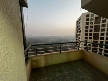 Staircase in 3 BHK Apartment at Oberoi Realty Woods, Goregaon East – for Rent