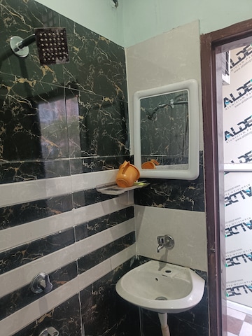 Bathroom in 1 RK Builder Floor at Surendra Avenue 69, Sector 69 – for Rent
