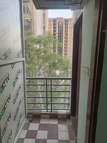 Balcony in 1 RK Builder Floor at Surendra Avenue 69, Sector 69 – for Rent