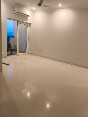 Room in 3 BHK Apartment at Central Park Flower Valley Aqua Front Towers, Sohna Sector 33 – for Rent