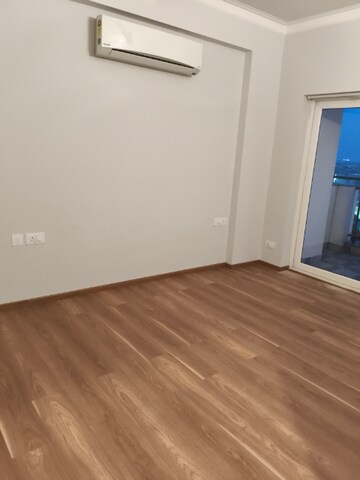 Room in 3 BHK Apartment at Central Park Flower Valley Aqua Front Towers, Sohna Sector 33 – for Rent