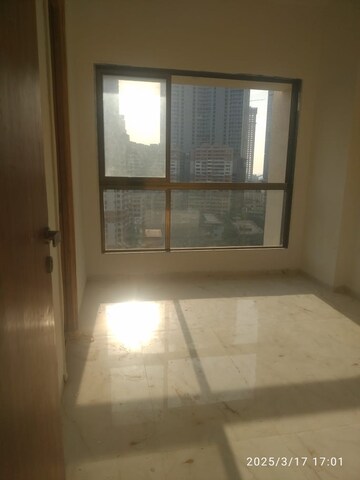 Room in 2 BHK Apartment at Shagun 1 OSR Matunga, Matunga West – for Rent