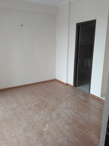 Room in 2 BHK Apartment at Amrapali Golf Homes, Sector 4, Greater Noida – for Rent