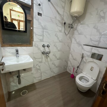 Bathroom in 1 BHK Builder Floor at Masjid Moth – for Rent