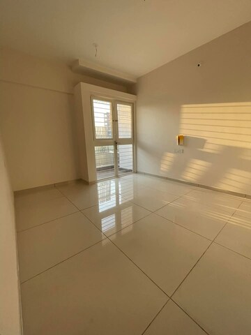 Room in 2.5 BHK Apartment at Yashwin Orizzonte, Kharadi – for Rent