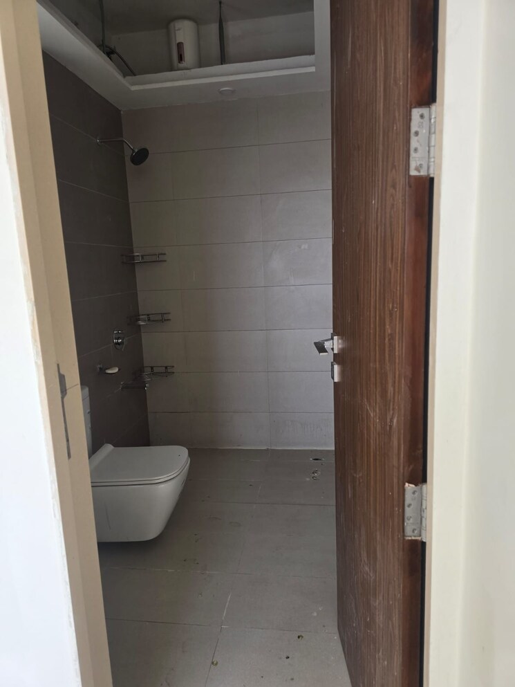 Bathroom, dudhawala-proxima-residences 2 Bedroom 867 Sq.Ft. Apartment In Andheri East Mumbai 8384018