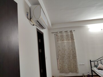 Room in 3 BHK Apartment at Hi Tech City – for Rent