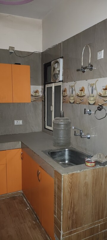 Furnished Amenities in 2.5 BHK Builder Floor at Surendra Avenue 69, Sector 69 – for Rent