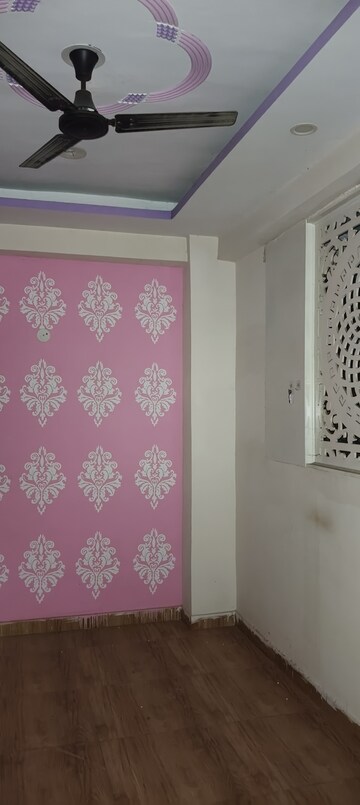 Master Bedroom in 2.5 BHK Builder Floor at Surendra Avenue 69, Sector 69 – for Rent