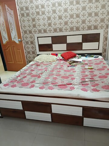 Bedroom in 2 BHK Apartment at Vile Parle East – for Rent