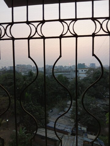 Master Bedroom in 2 BHK Apartment at Vile Parle East – for Rent