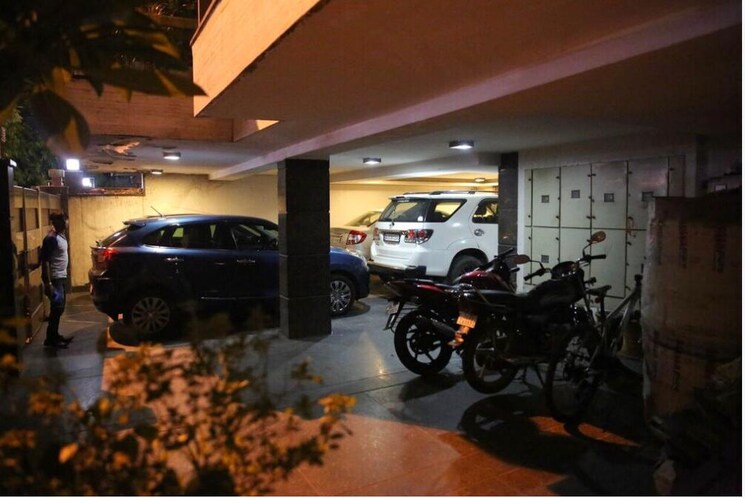  Parking, greater kailash ii 4 Bedroom 375 Sq.Yd. Builder Floor In Greater Kailash ii Delhi 8384094